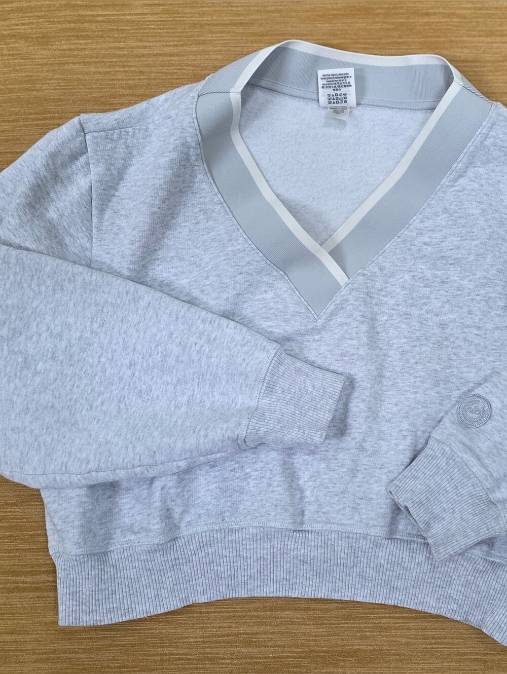 PINK Victoria's Secret Light Gray V-Neck Pullover Crop Sweatshirt Small